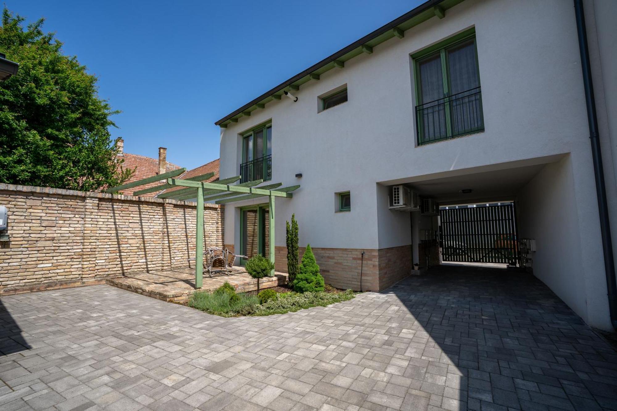 Jokai Apartman Dunafoldvar Exterior photo